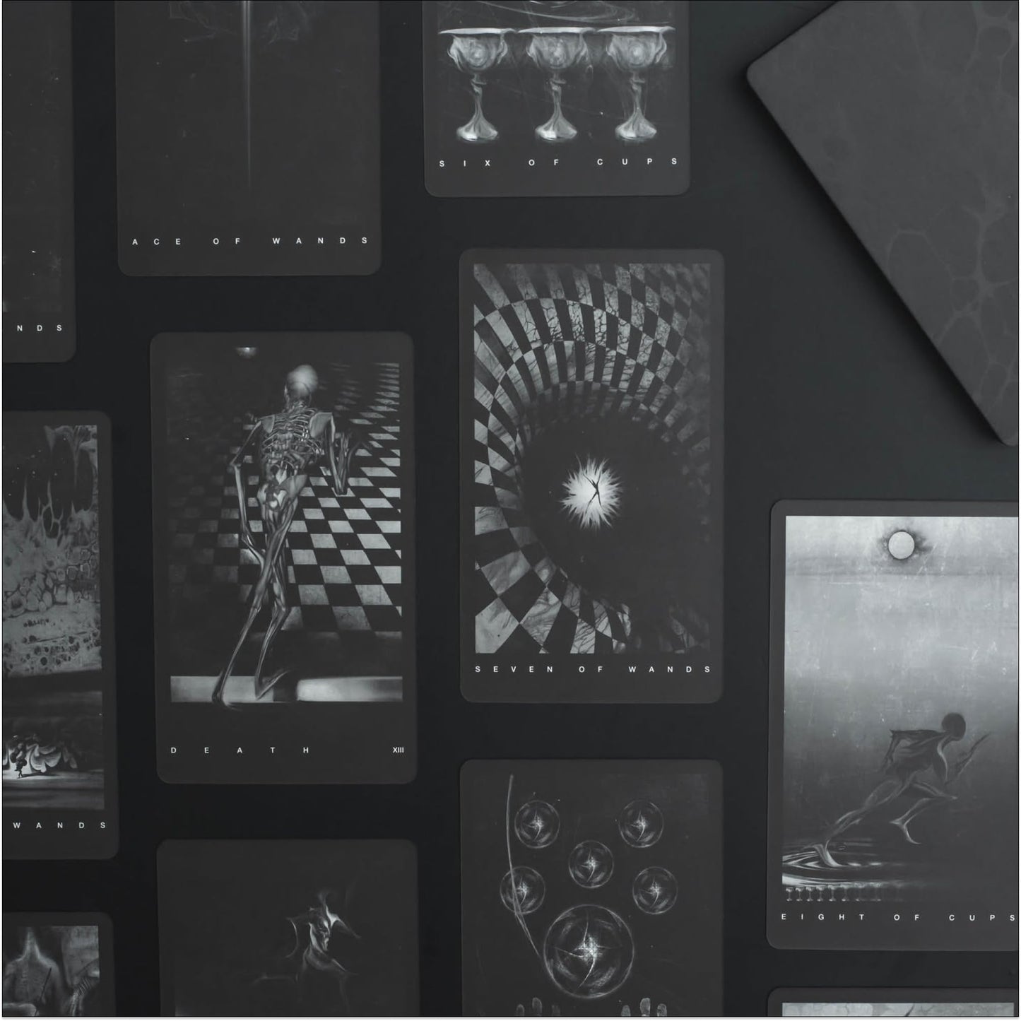 Da Brigh Black Tarot Deck